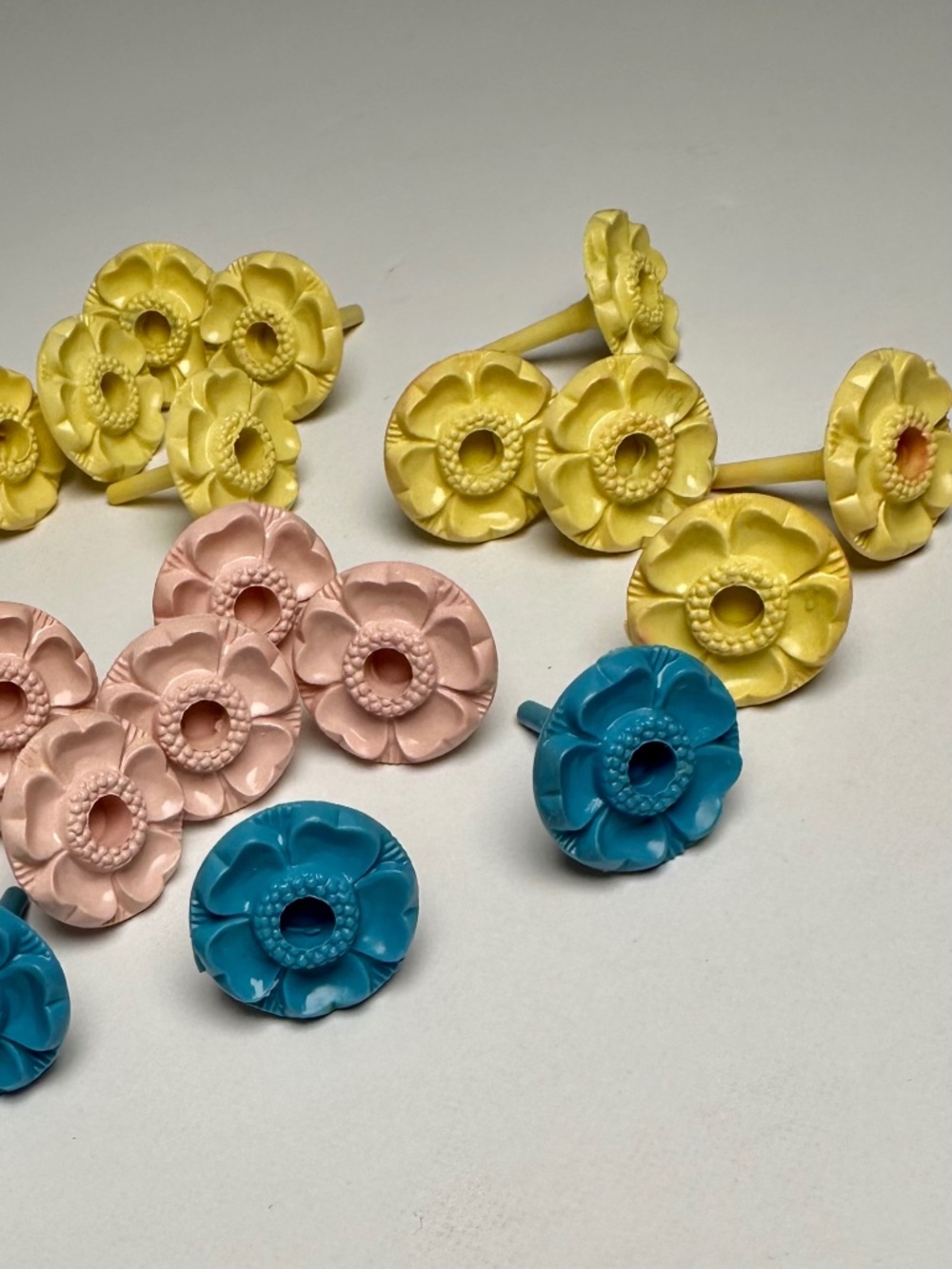 20 Vintage Flower Birthday Candle Holders Pink Blue Yellow Cake Picks